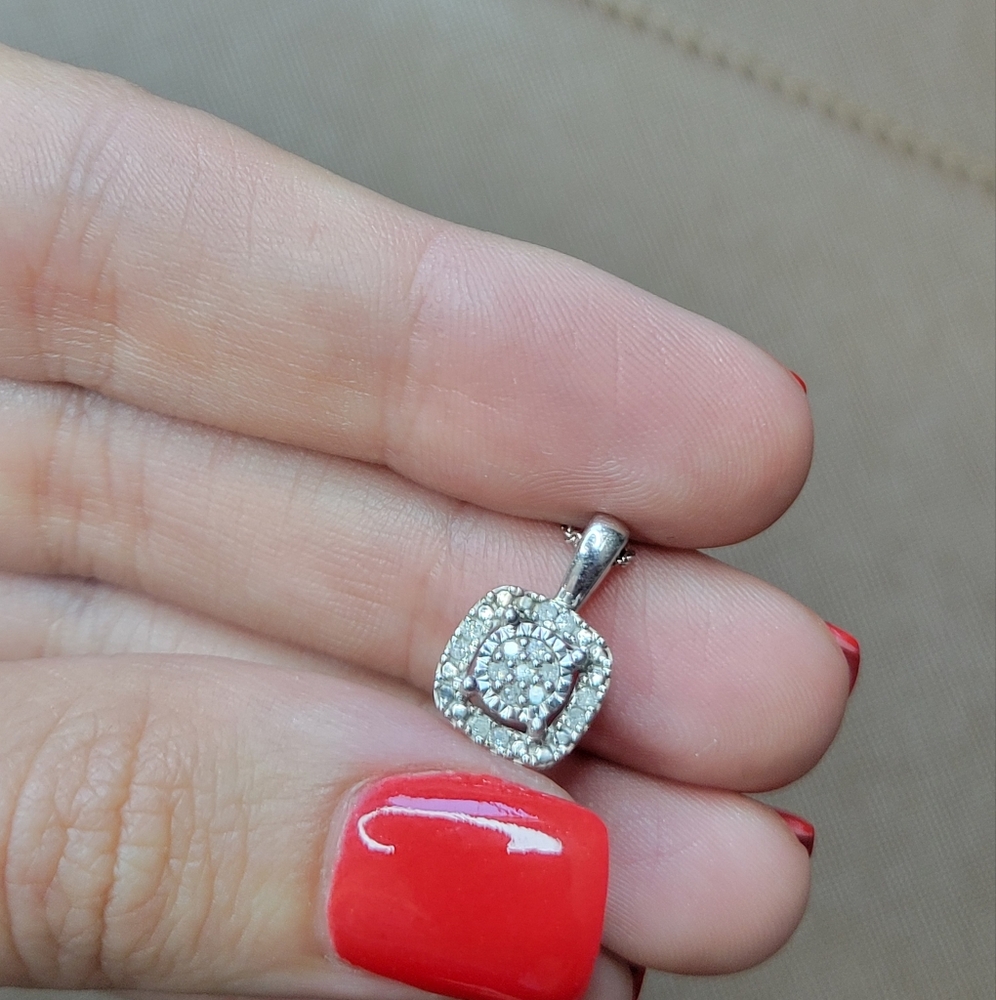 Silver Necklace With Diamonds